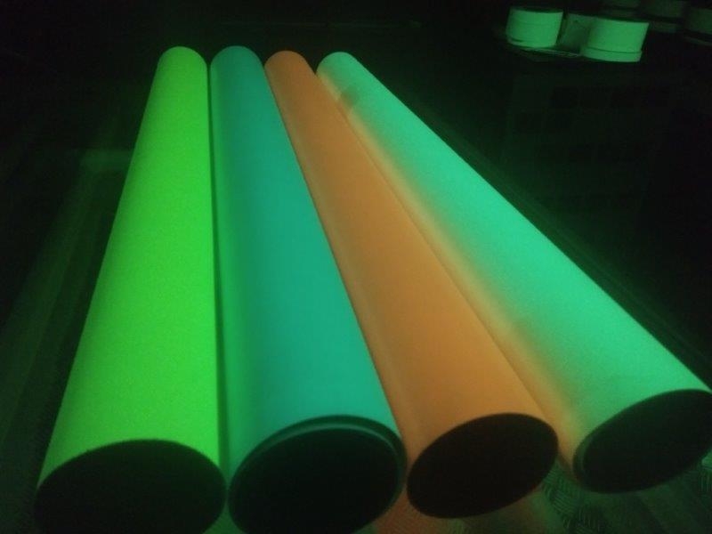 Distribuidor de adesivo fotoluminescente